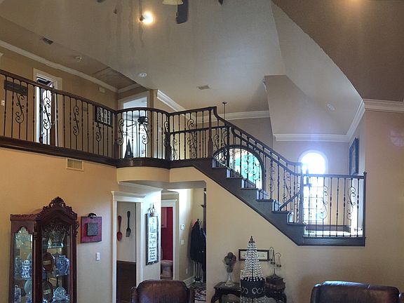2nd image of 10 Country Club Dr