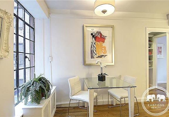 2nd image of 333 E 43rd St APT 220