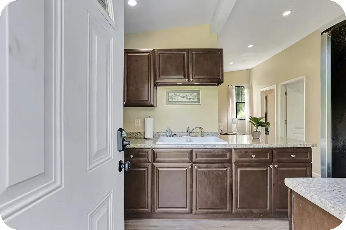 2 bed, 900 sqft, $1,500 — Photo 4