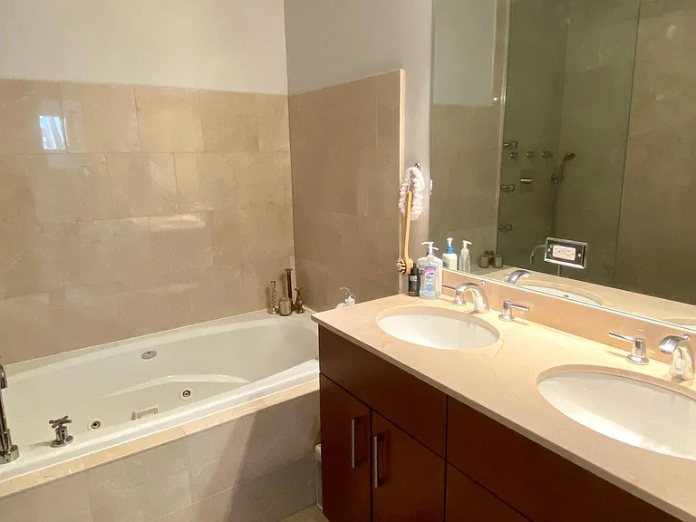 825 N Hudson Ave #4D — Photo 9