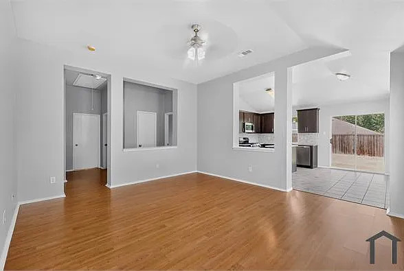 3 bed, 1400 sqft, $2,600 — Photo 4