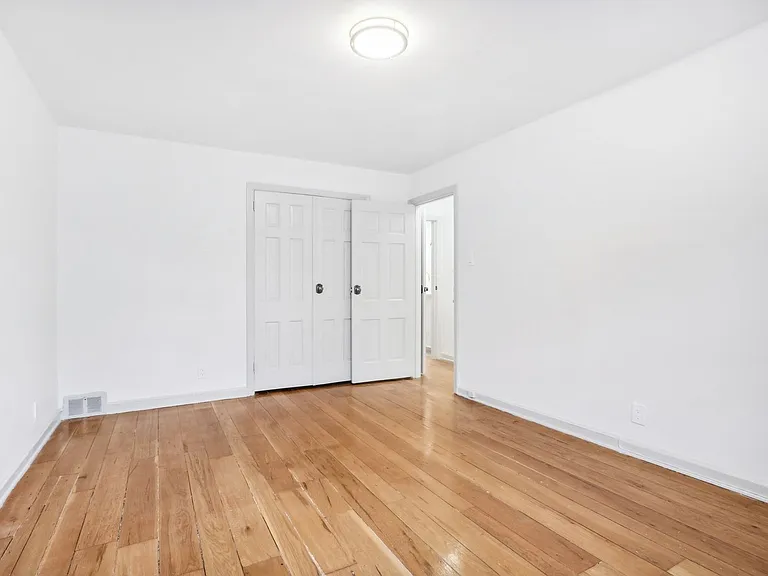 Carlton Park Apartments — Photo 64