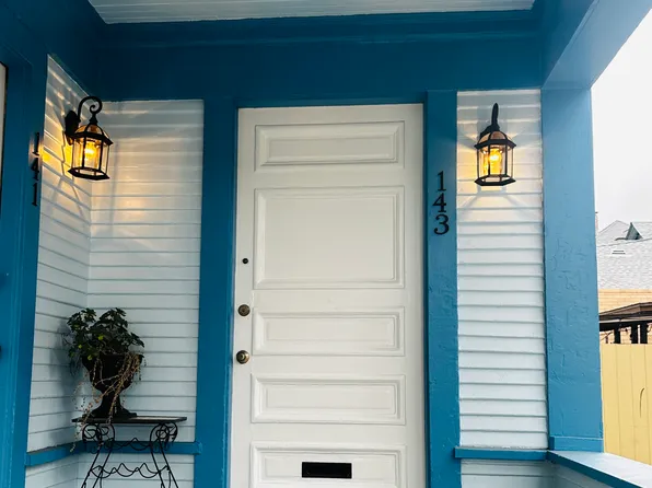 143 E 10th St, Long Beach, CA 90813