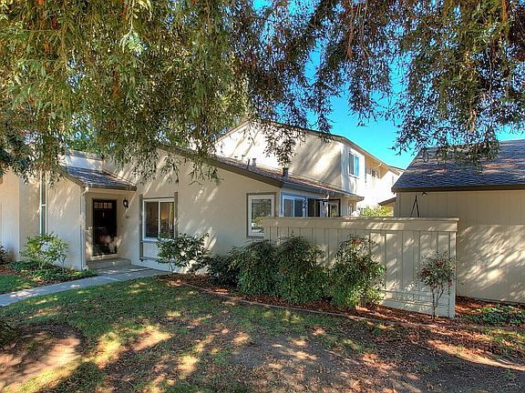 2nd image of 1063 Regency Knoll Dr