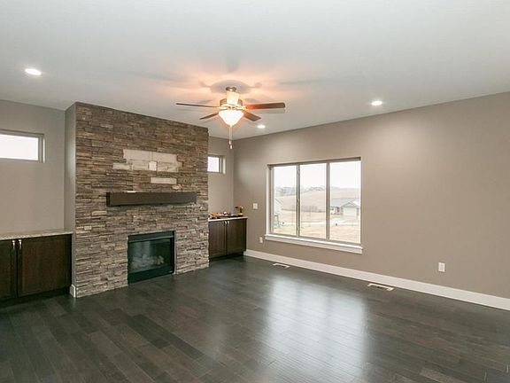 3rd image of 200 Cherry Ln