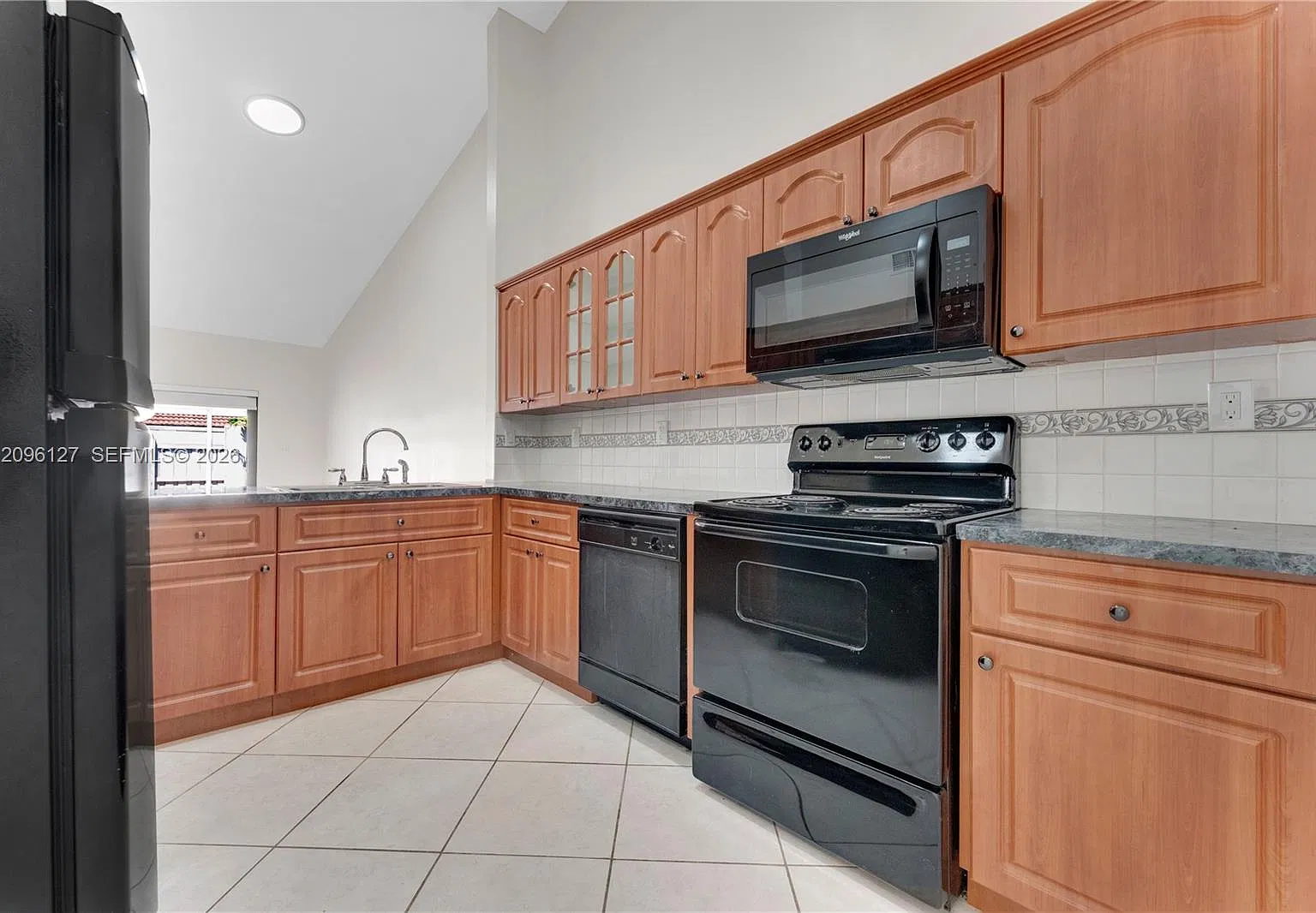 3 bed, 1138 sqft, $3,100 — Photo 3