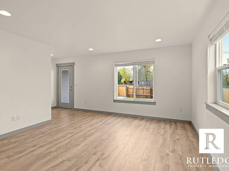 363 Lozier Ln — Photo 7