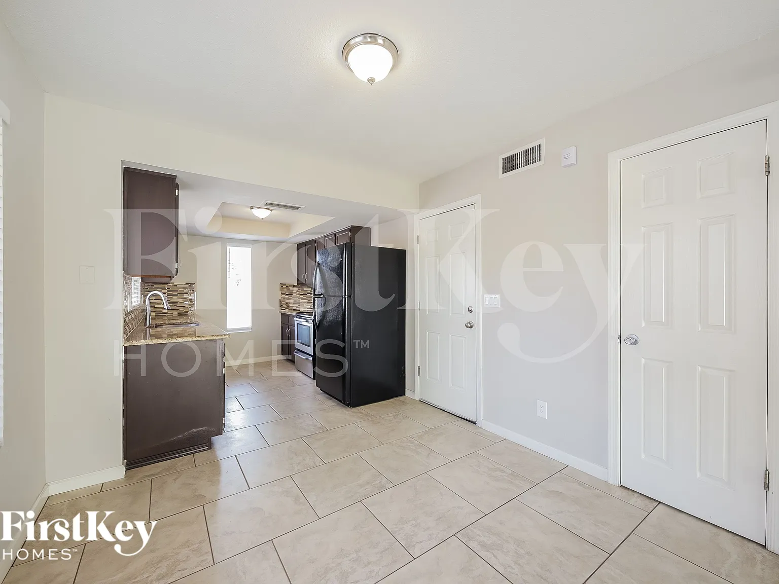 3 bed, 2.0 bath, 1209 sqft, $2,045 — Photo 4