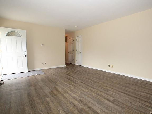 5th image of 5837 Woodville Dr