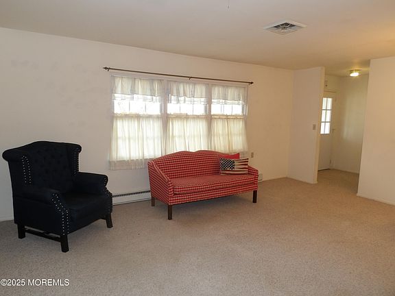 3rd image of 987B Aberdeen Drive