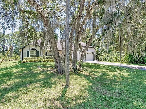 3rd image of 2518 E Lake Dr