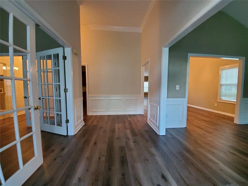 3 bed, 2.0 bath, 2831 sqft, $2,600 — Photo 2
