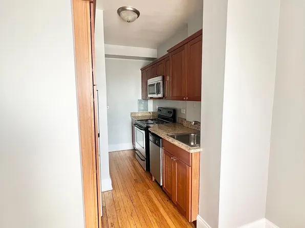 2400 N Clark St #21, Chicago, IL 60614