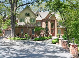 9S720 Lorraine Dr, Willowbrook, IL 60527