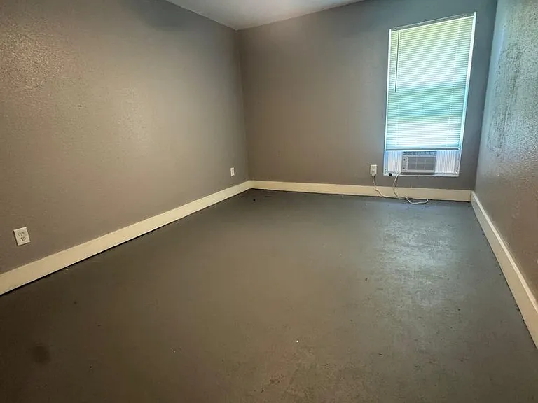 3802 Dabney Apartments — Photo 32