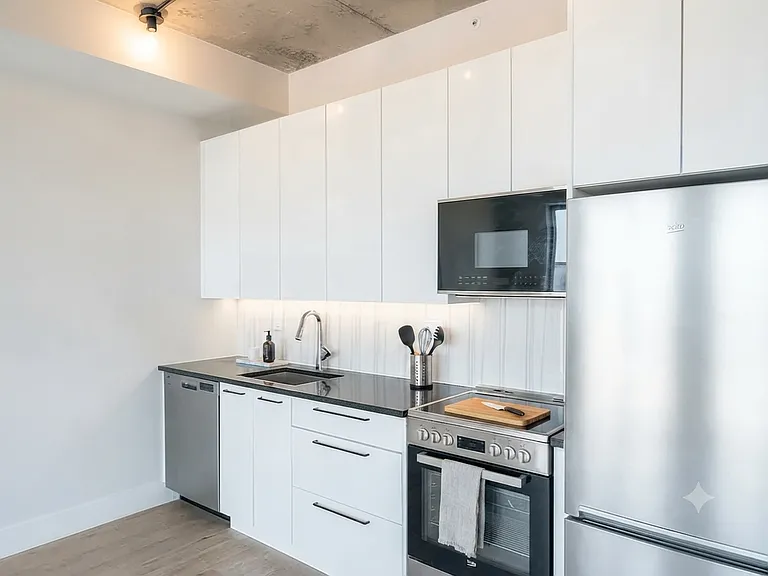 815 Flatbush Ave #Penthouse 14 — Photo 4