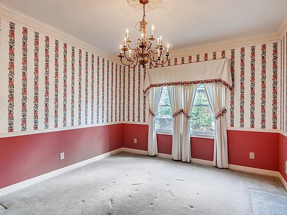 4th image of 2270 Burlington Ln