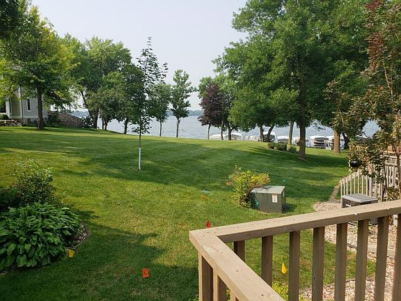 3rd image of 7113 Lake Shore Dr Unit 8