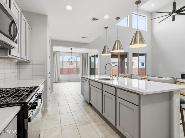 7990 S Expedition Dr, Tucson, AZ 85747