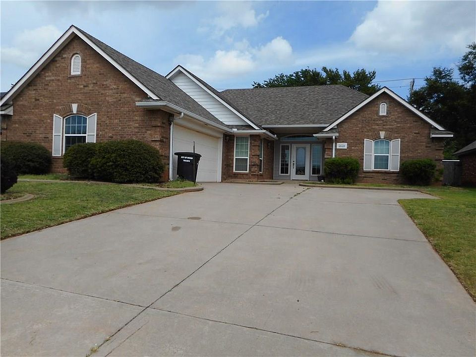 1st image of 2628 E Hills Dr