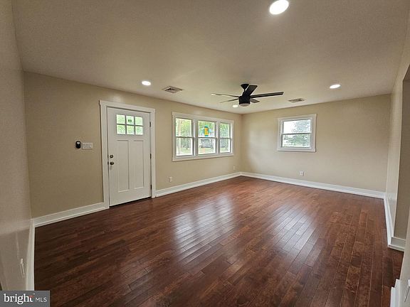 2nd image of 2529 Milbourne Dr