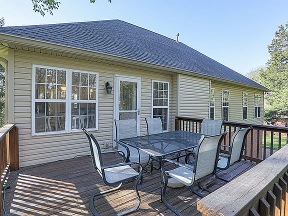 5th image of 252 Norfolk Ln