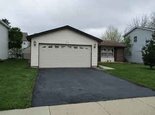 174 Surrey Dr, Carol Stream, IL 60188