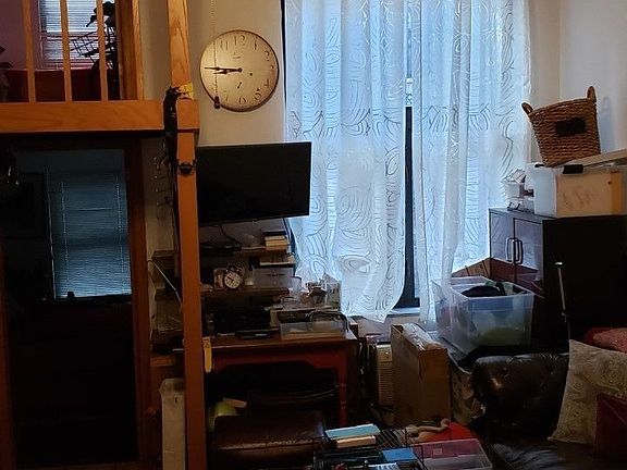 5th image of 124 W 78th St APT 4