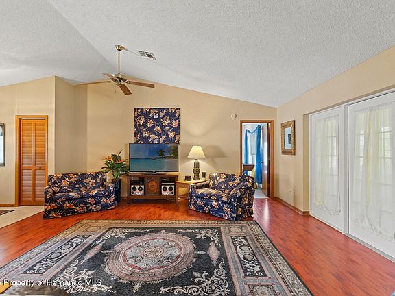 4th image of 8195 Wooden Dr