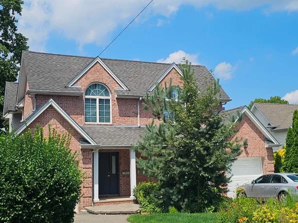 2425 Hammett Ave, Fort Lee, NJ 07024