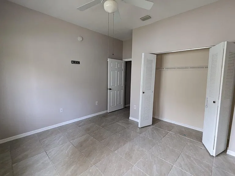 260 Crestwood Cir — Photo 8