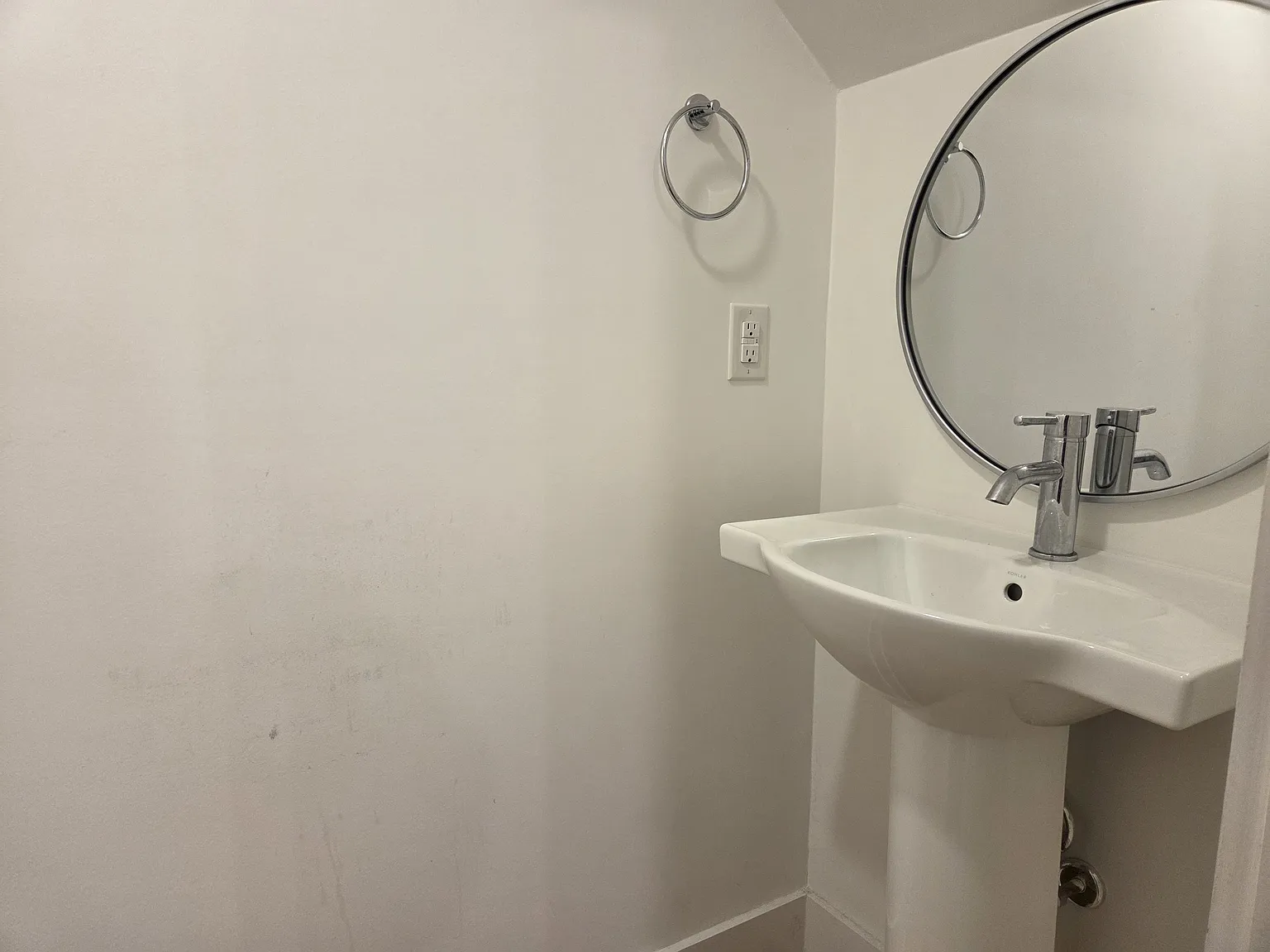 1 bed, 1.5 bath, 996 sqft, $1,600 — Photo 2