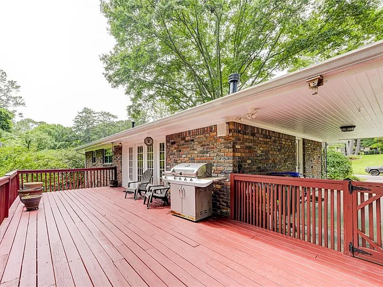 2423 Woodacres Rd NE — Photo 10
