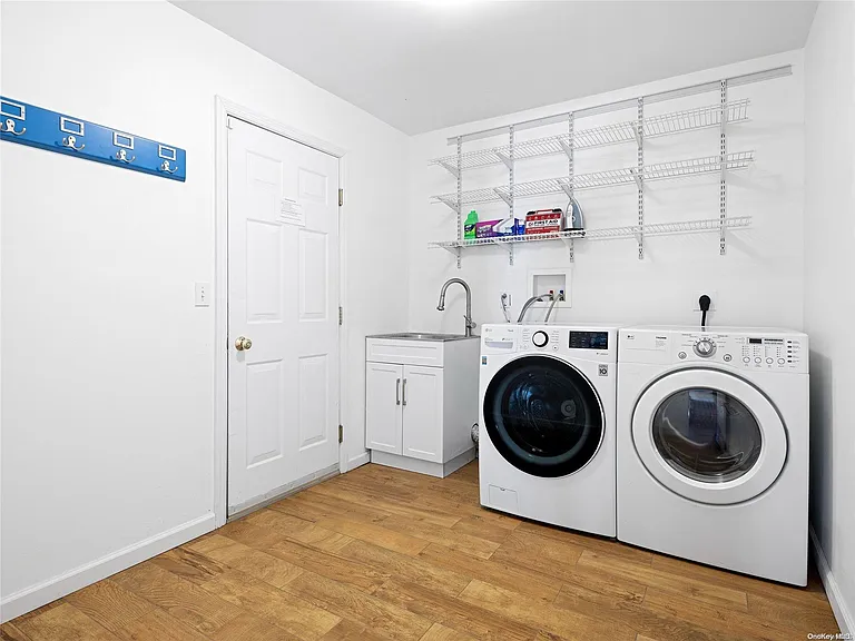 4 White Ln — Photo 16