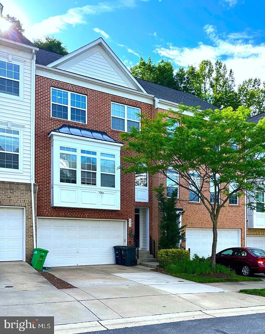 3 bed, 4.0 bath, 1776 sqft, $3,250 — Photo 2