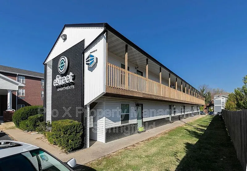 2 bed, 1.0 bath, 780 sqft, $975 — Photo 1