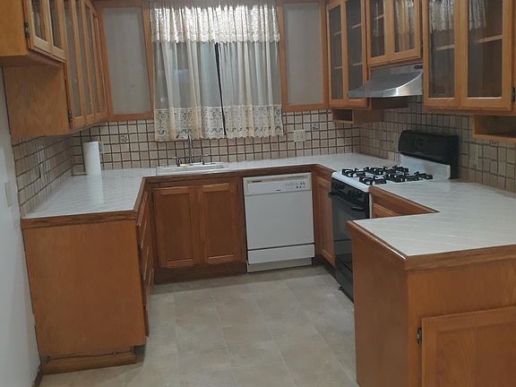 3rd image of 1242 Rubicon St