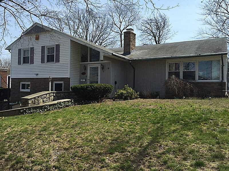 1st image of 15 Redwood Dr