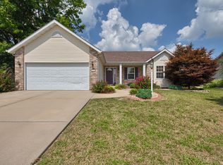 3950 Sequoia Dr, Edwardsville, IL 62025