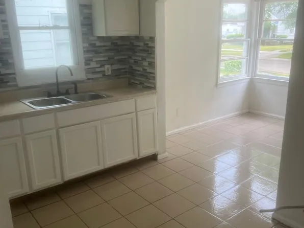 19152 Grandville Ave, Detroit, MI 48219