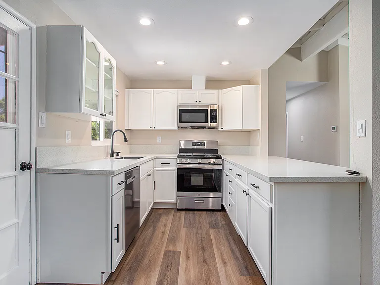 1731 Gelbke Ln — Photo 6