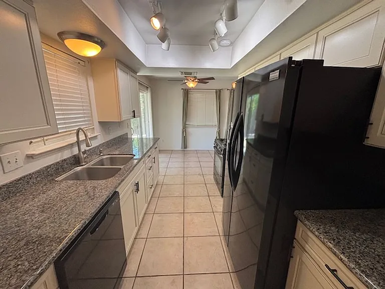 2150 W Hamilton Ave — Photo 6