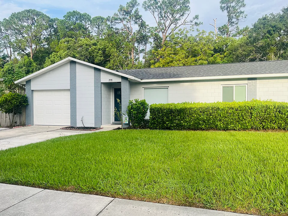 2930 Kinnon Dr