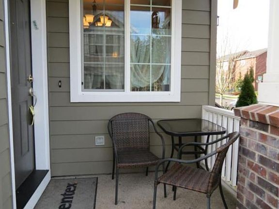 5th image of 298 NE Idyl Way