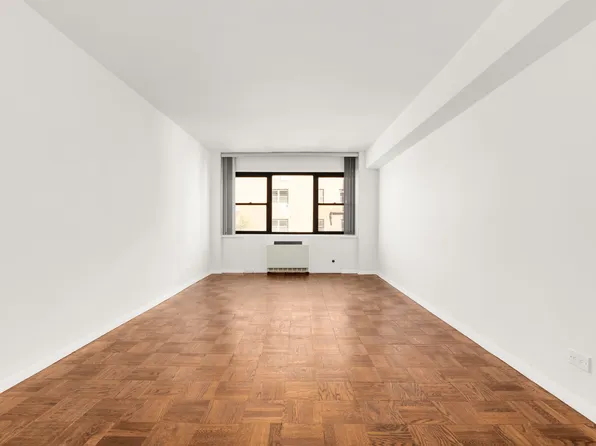 165 East 72nd Street image 7 of 9