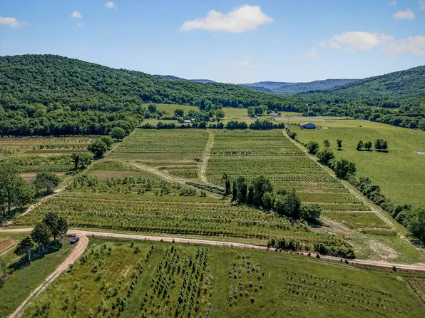 1 Hills Creek Rd, McMinnville, TN 37110