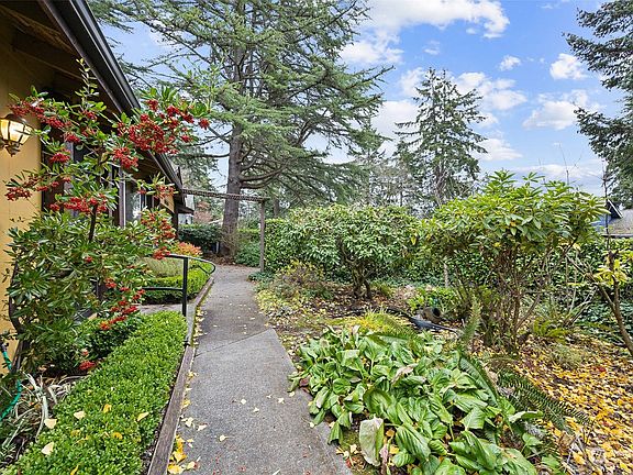 3rd image of 11510 90th Avenue SW