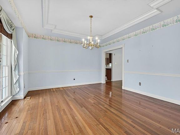 5th image of 310 Berry Bush Ct