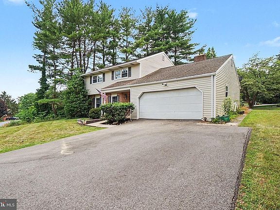 5th image of 3818 Burton Ln