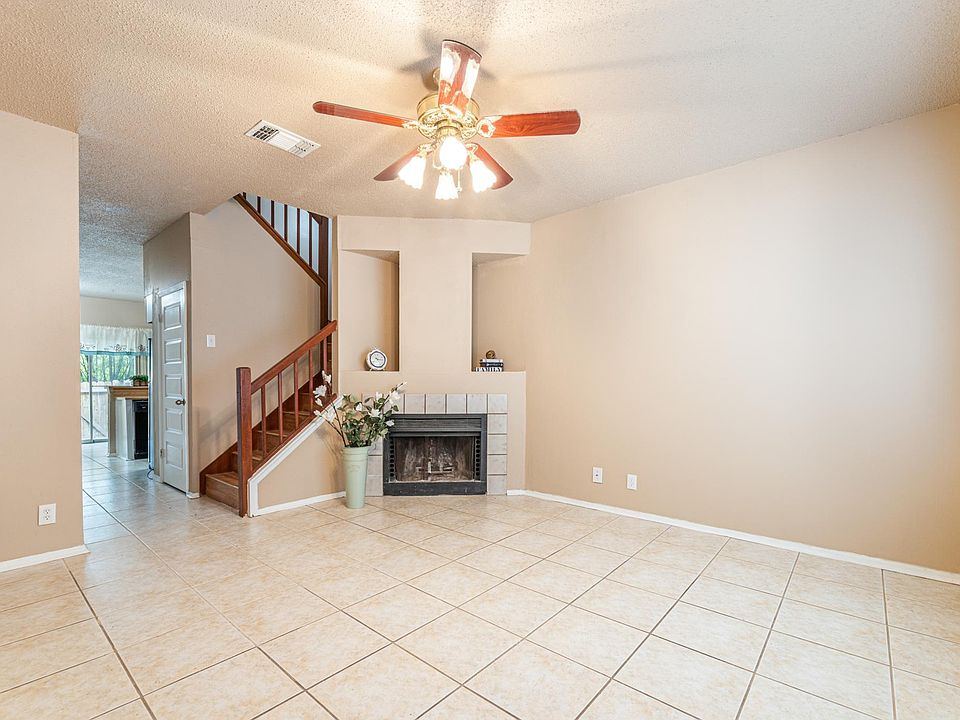 1st image of 12242 Apricot Dr